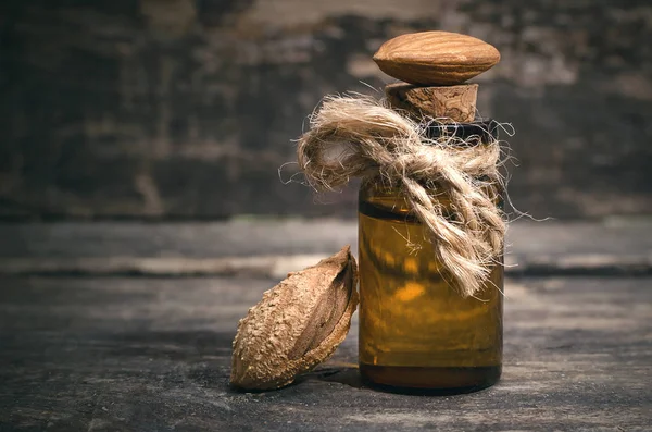 Amandel Olie Fles Houten Tafel Achtergrond — Stockfoto