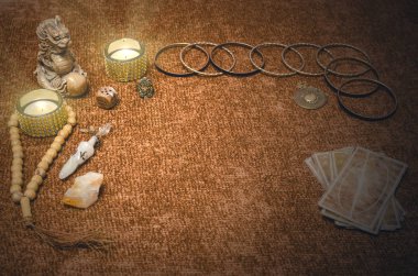 Tarot kartları tablo kavramı tarafından okuma gelecek.