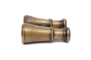 Beyaz arka plan üzerinde yalıtılmış bağbozumu dürbün.