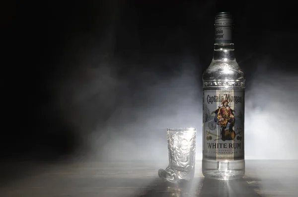 Kurgan Rusia Enero 2019 White Rum Capitán Morgan Sobre Mesa — Foto de Stock