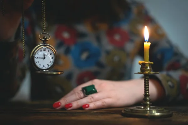 Messing Zakhorloge Met Pijlen Een Bijna Twaalf Uur Een Hand — Stockfoto