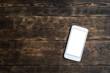 Boş ekran cep telefonu kopya alanı bir kahverengi ahşap tahta zemin üzerine.