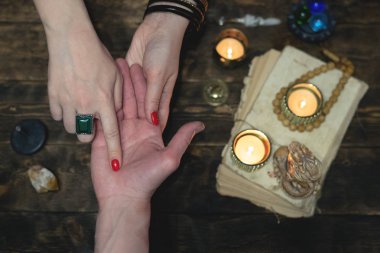 El falı kavramı. Bir sihirli tablo arka taraftan gelecek okuma falcı. Gelecekteki okuma kavramı.