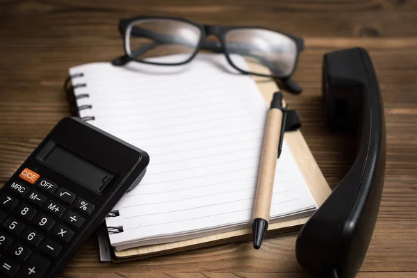 Neem Contact Met Ons Office Tabelachtergrond Lege Kladblok Met Kopie — Stockfoto