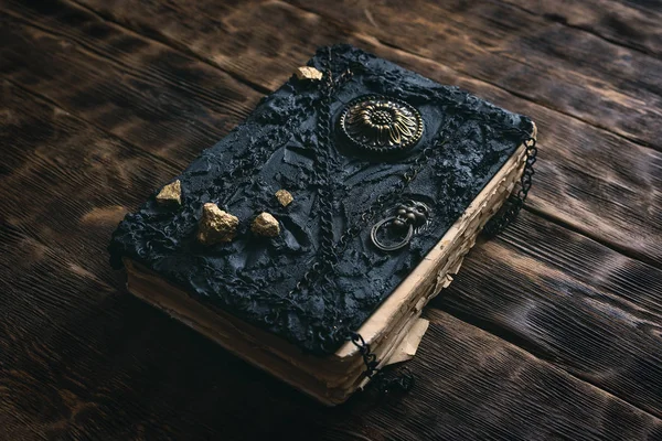 Antiguo Libro Magia Sobre Fondo Mesa Madera Libro Hechizos — Foto de Stock