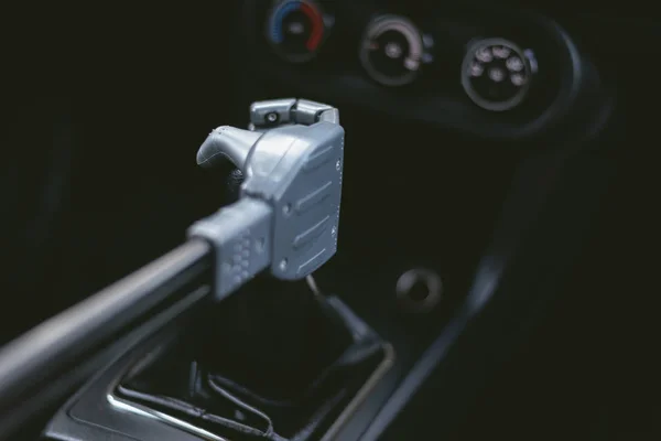 Mão Robô Carro Gearstick Piloto Robô Está Dirigindo Carro Conceito — Fotografia de Stock