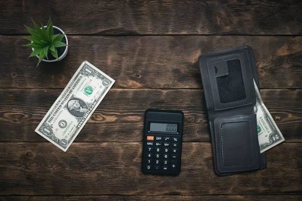 Rekenmachine Portemonnee Een Paar Dollar Een Tafel Strakke Geld Gebrek — Stockfoto