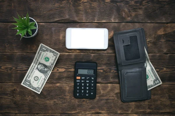 Calculadora Telefone Celular Branco Carteira Alguns Dólares Uma Mesa Pouco — Fotografia de Stock