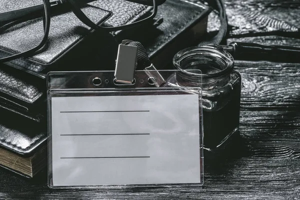 Zakenman Naam Badge Sjabloon Blanco Badge Inktpot Pen Portemonnee Boek — Stockfoto