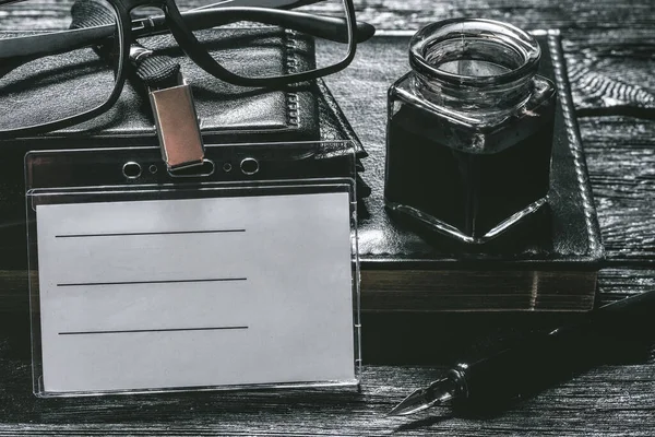 Zakenman Naam Badge Sjabloon Blanco Badge Inktpot Pen Portemonnee Boek — Stockfoto