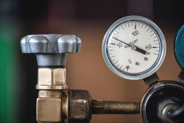 Hava basıncı göstergesi soyut arkaplanı kapat.