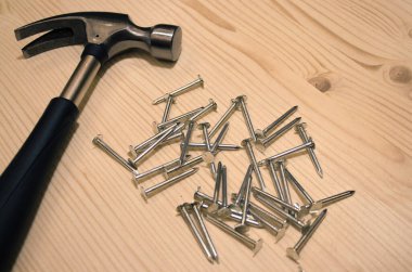 Çekiç ve çiviler üst görünüm arkaplanı..