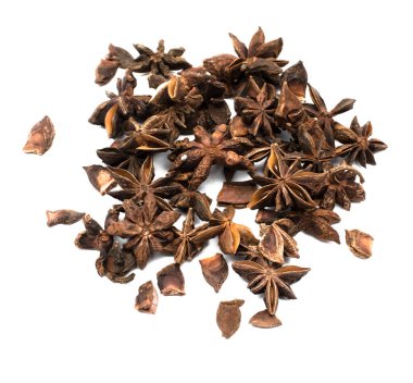 Beyaz arkaplanda yıldız anason izole edildi.