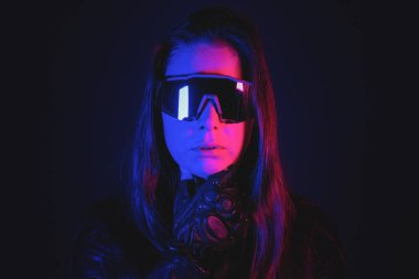 Bir siber punk kızı konsept düşünür..