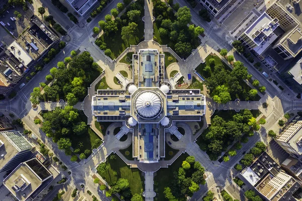 威斯康星州麦迪逊的国会大厦和公园自上而下的景象 — 图库照片