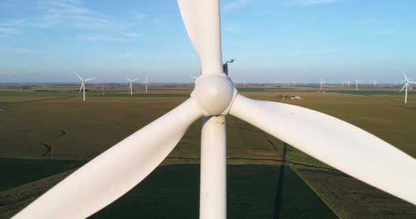 Vue Aérienne Rapprochée Rotor Des Éoliennes Avec Pales Tournant Lentement — Video