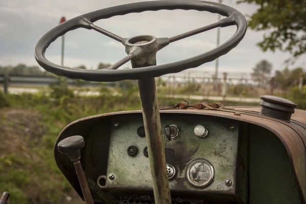 Details Steering Wheel Instrumentation Old Farm Tractor Nestled Countryside Work — Stock Photo, Image