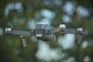 En son nesil uçağı havada pervane ile maksimum yolculuk ederken devam etti. Bu nesne saf teknoloji ayrıntılı kalitesi ile çekim ön.