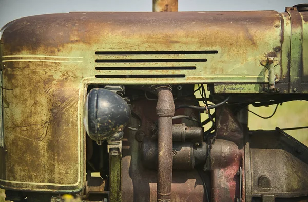 Gamla Rostiga Motorn Tillhör Traktor Sedan — Stockfoto