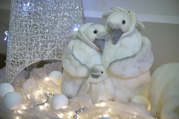 Rodina Falešné Tučňáků Používané Jako Vánoční Decortion Interiérů Ponořen Množině — Stock fotografie