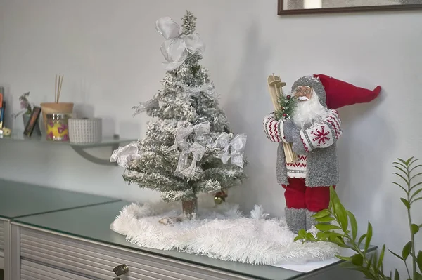 Úřad Zdobený Vánoční Ozdoby Období Vánoc Vánoční Strom Socha Santa — Stock fotografie