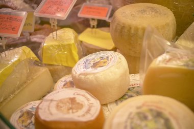 Peynir markette satılan hazır birçok adet