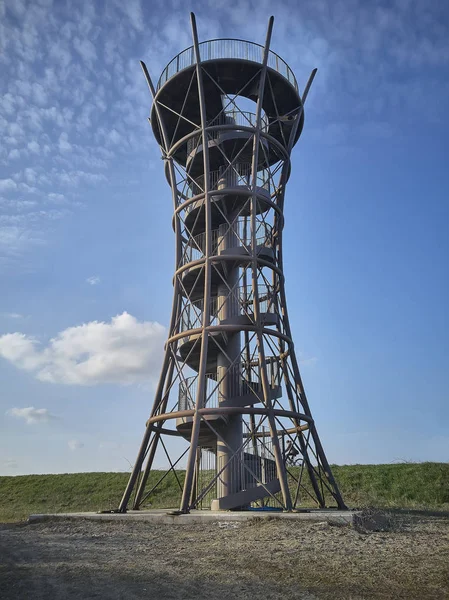 Фабричная Башня Металле Спиральной Лестницей Окруженная Зеленью Природой Сверху Наблюдать — стоковое фото