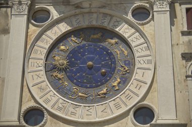 Piazza San Marco Venedik Saat kulesinde Saat Kulesi detayını. Torre dell'orologio bir Venzia.
