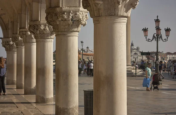 Columnas Las Arcadas Plaza San Marco Venezia Iluminadas Por Cálido — Foto de Stock