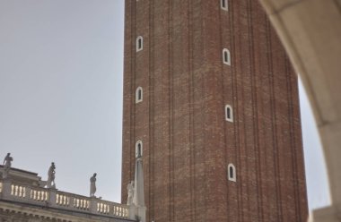 Orta kesiminde, çan kulesi, Marco Venedik.