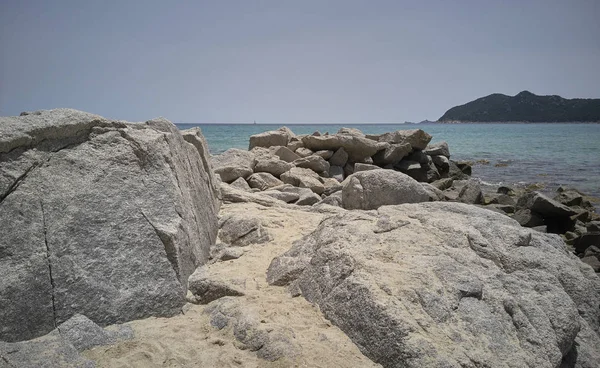 地平線上失われている海の背景と自然の崖のパノラマ ビュー — ストック写真