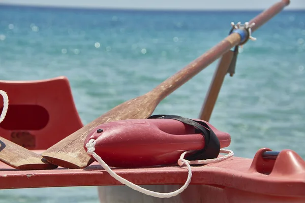 Symbolbild Für Die Sicherheit Des Badeens Strand Die Unverzichtbaren Werkzeuge — Stockfoto