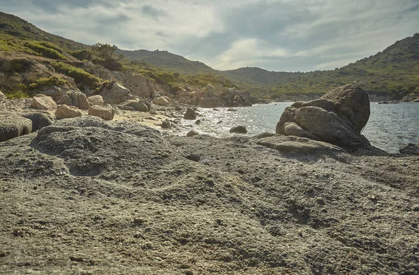 Typische Rotsachtige Strand Vol Met Stenen Zuid Sardinië — Stockfoto