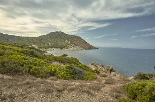 Zdjęcie Hdr Pięknej Zatoki Śródziemnomorskiej Typowej Dla Południowego Wybrzeża Sardynii — Zdjęcie stockowe