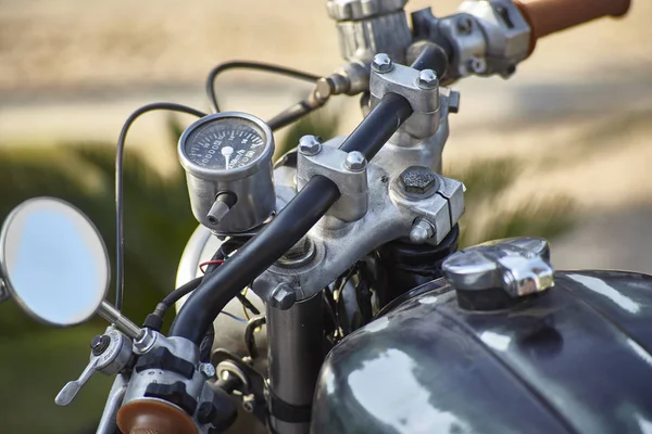 Unglaubliche Detailtreue Der Tank Und Lenkerteile Mit Einem Oldtimer Motorrad — Stockfoto