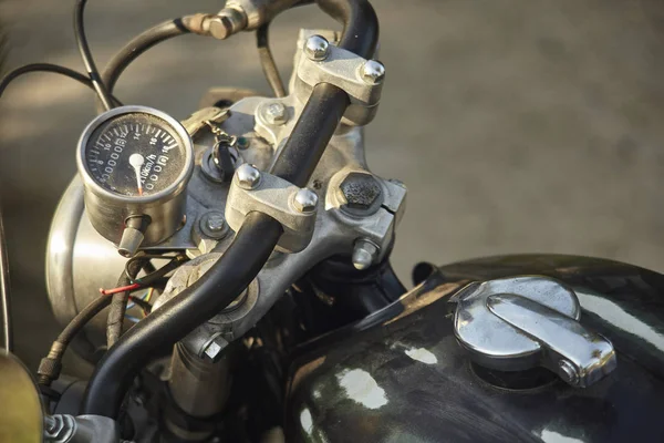 Macro Shot Handlebar Controls Analogue Speedometer Vintage Motorcycle Uncovered Cables — Stock Photo, Image