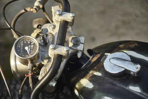 Détail Guidon Compteur Vitesse Une Moto Vintage Noire Avec Chrome — Photo