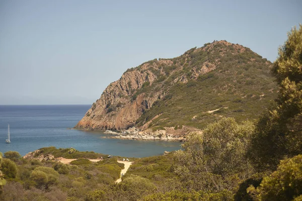 Bahía Natural Entre Las Montañas Mar Sur Cerdeña Con Contorno — Foto de Stock