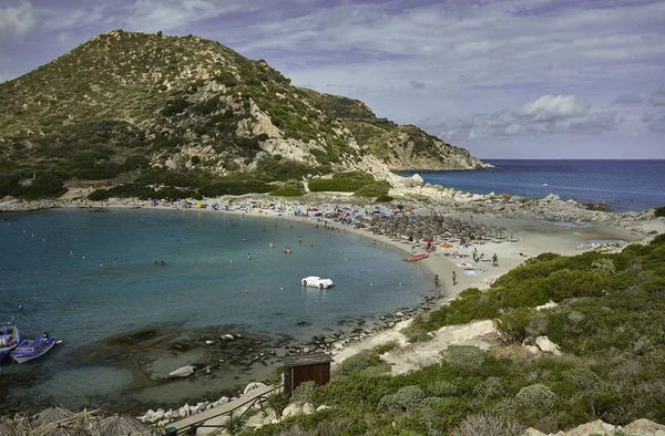 Piccola Spiaggia Circondata Due Montagne Fronte Mare Ritorno Nel Mediterraneo — Foto Stock