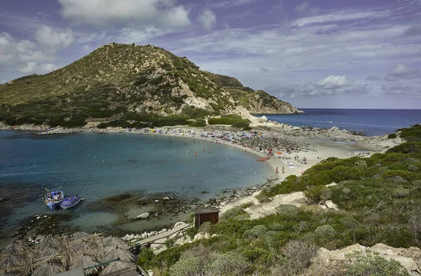 Pequeña Playa Rodeada Dos Montañas Frente Mar Vuelta Mediterráneo Playa — Foto de Stock