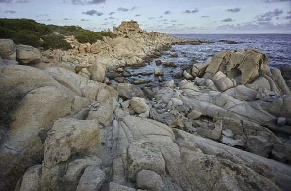 Морской Пейзаж Части Южного Побережья Сардинии Гранитными Скальными Образованиями Характерными — стоковое фото