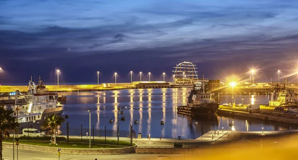 Port Civitavecchia Włoszech Nocy Oświetlony Sztucznym Światłem — Zdjęcie stockowe