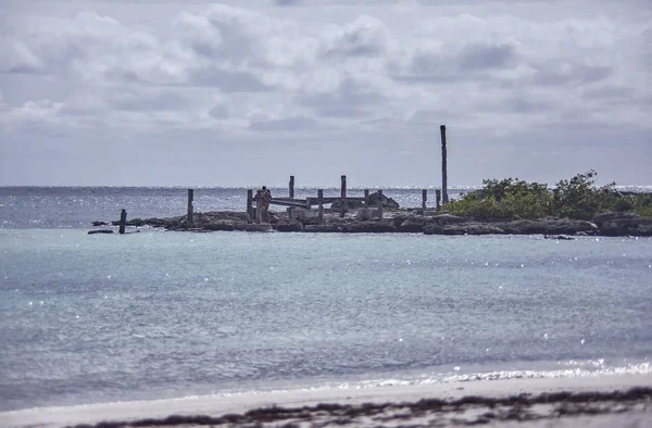 Остатки Старого Деревянного Пирса Разрушенного Погодой Плохой Погодой Пляже Xpu — стоковое фото
