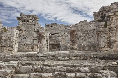 Meksika 'daki Tulum harabelerine ait Maya tapınaklarının mimarisinin ayrıntıları.