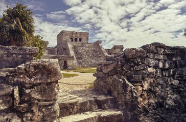Tulum 'un Maya kompleksindeki fresklerin tapınağı, gün batımında Meksika' da çekildi.