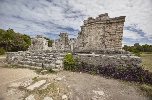 Вид Сбоку Остатки Небольшого Храма Майя Комплексе Тулум Мексике Снятый — стоковое фото