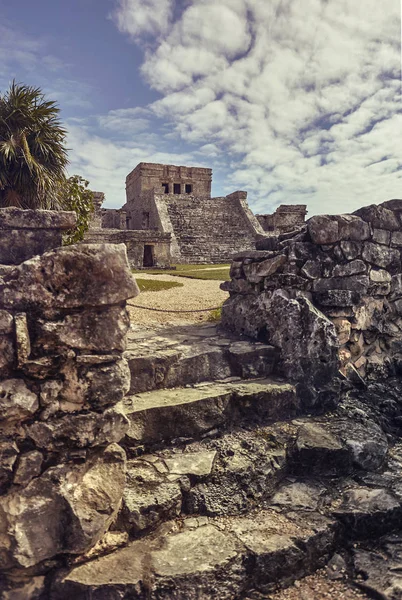 Tulum 'un Maya kompleksindeki fresklerin tapınağı, gün batımında Meksika' da çekildi.. 