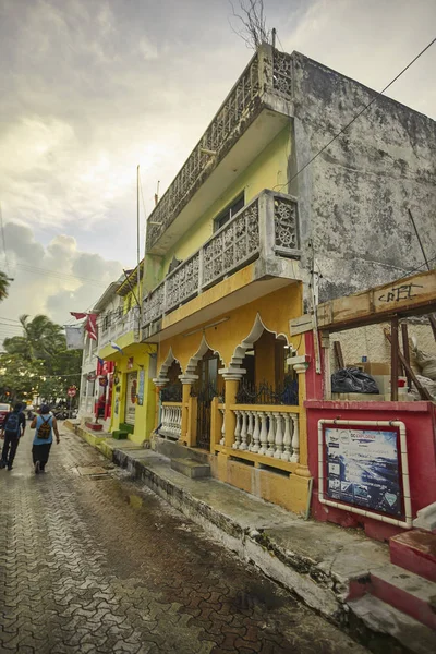 Meksika Daki Isla Mujeres Caddesinin Mimarisinin Dikey Çekimi — Stok fotoğraf