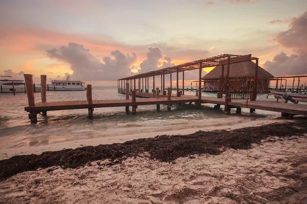 Muelle Madera Mar Pequeño Puerto Isla Mujeres Disparado Con Luz —  Fotos de Stock