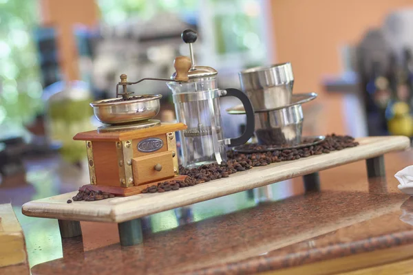 Stilleben Med Vintage Kaffekvarn Kaffebönor Och Andra Föremål För Tillagning — Stockfoto